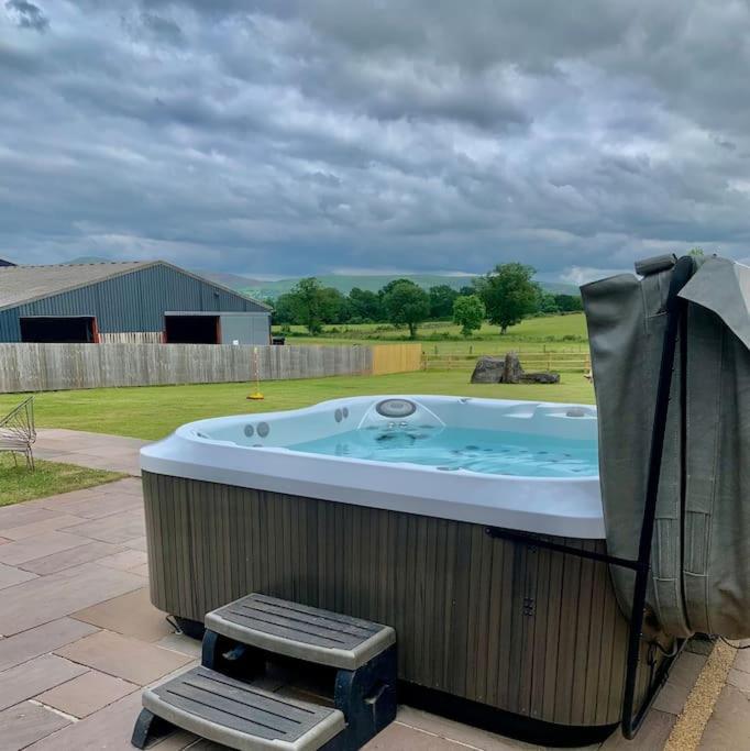 Coed Farm-Hot Tub-Sleeps 12-Near Brecon Villa Exterior foto