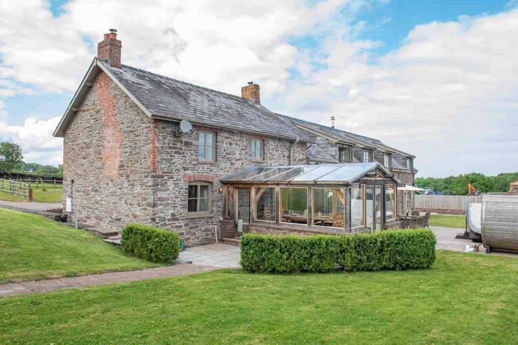Coed Farm-Hot Tub-Sleeps 12-Near Brecon Villa Exterior foto