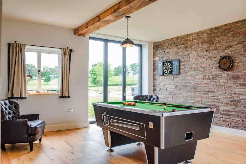Coed Farm-Hot Tub-Sleeps 12-Near Brecon Villa Exterior foto